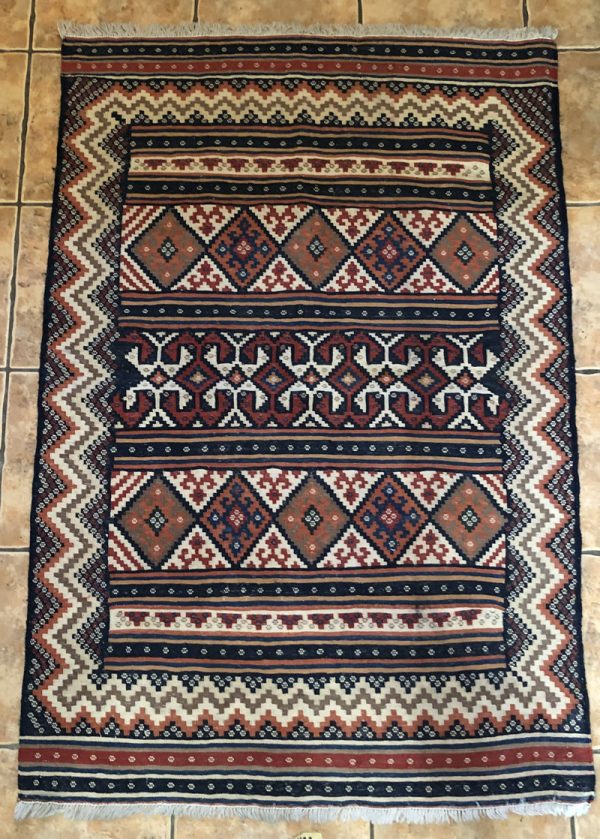 Kilim handmade, both sides similar with short strings on width