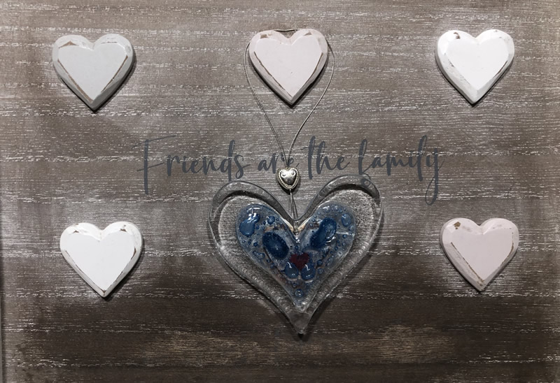 Mix wooden and glass heart "Friends are the family" - Image 3